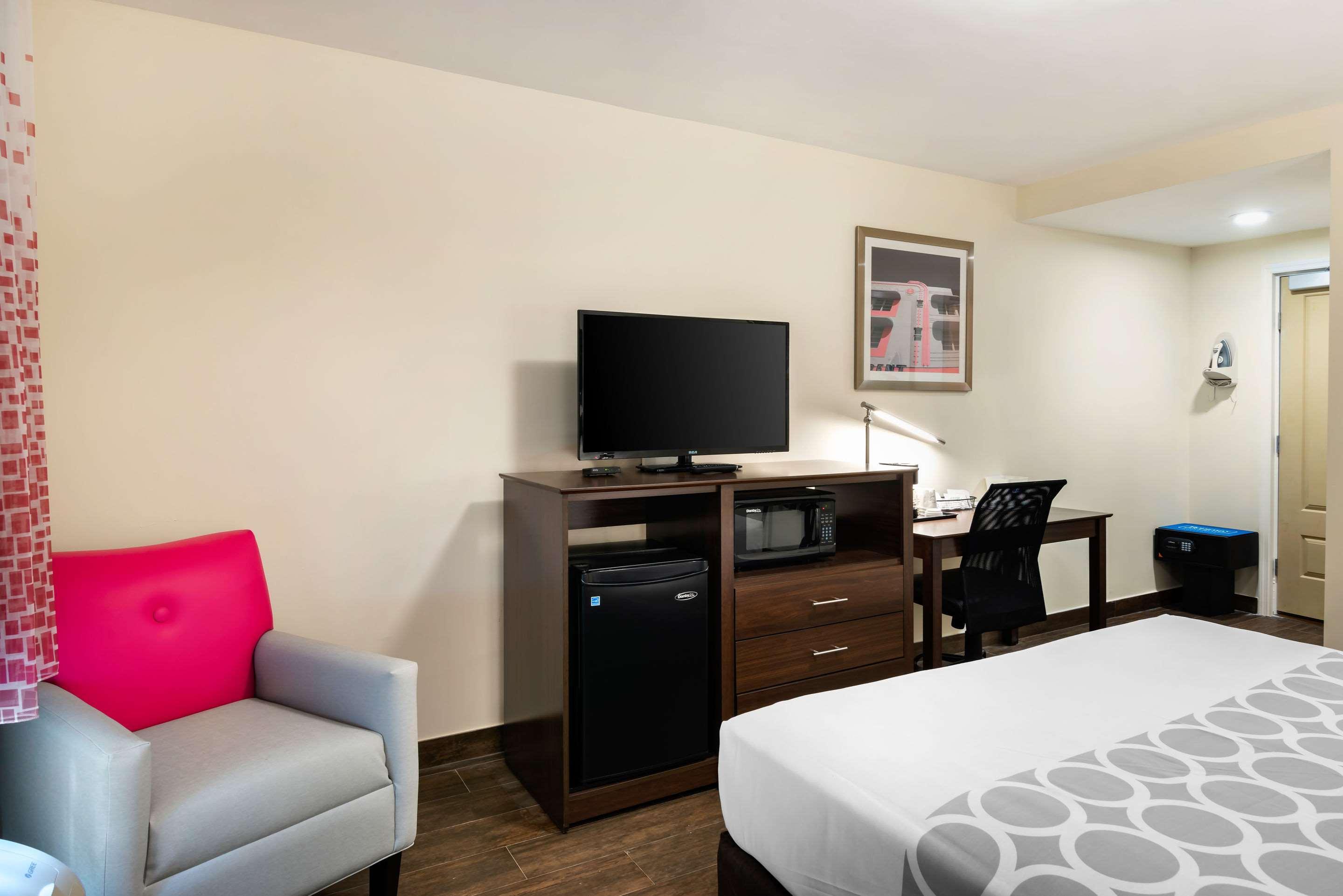 Downtown Hollywood Gardens Inn & Suites Dış mekan fotoğraf
