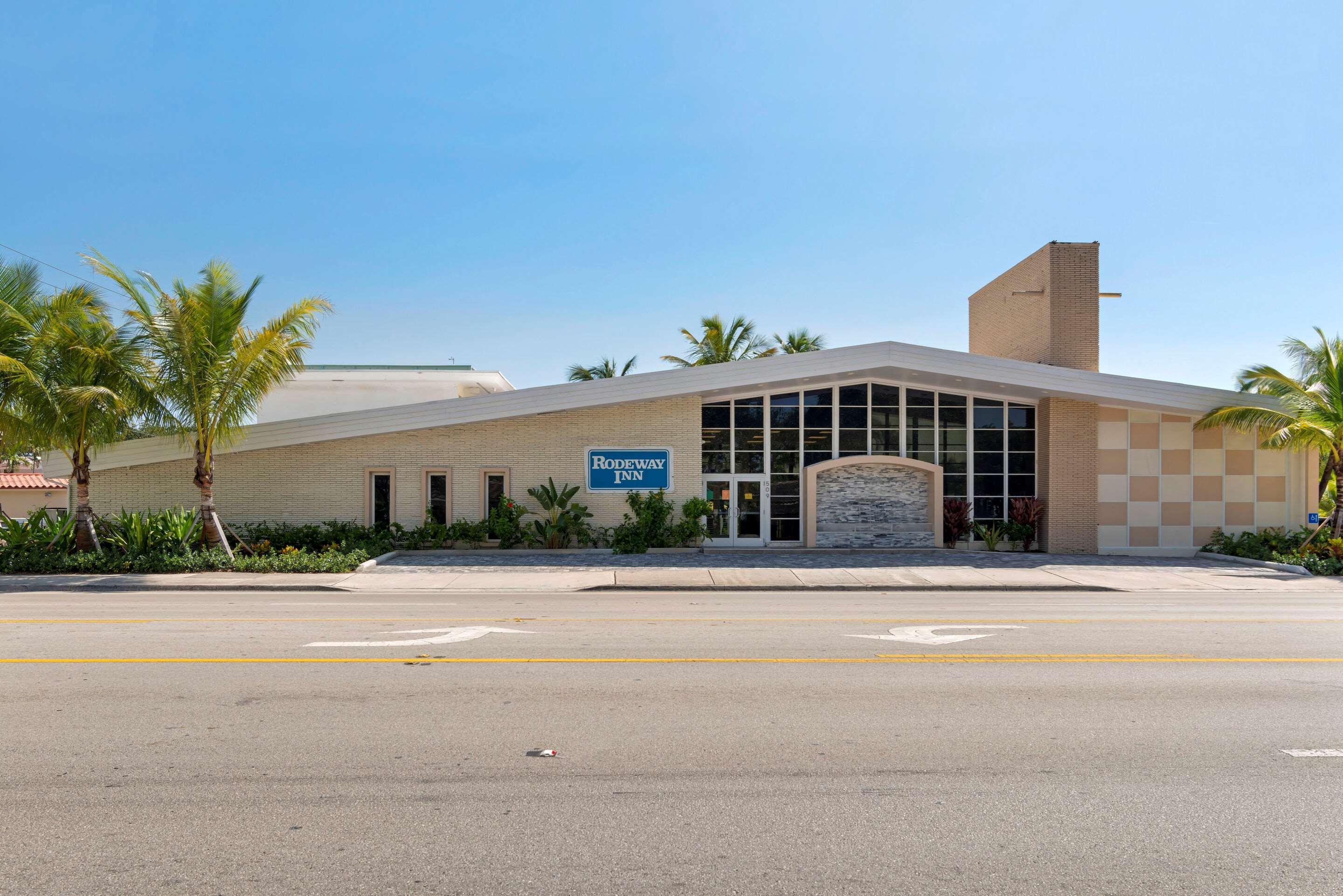 Downtown Hollywood Gardens Inn & Suites Dış mekan fotoğraf
