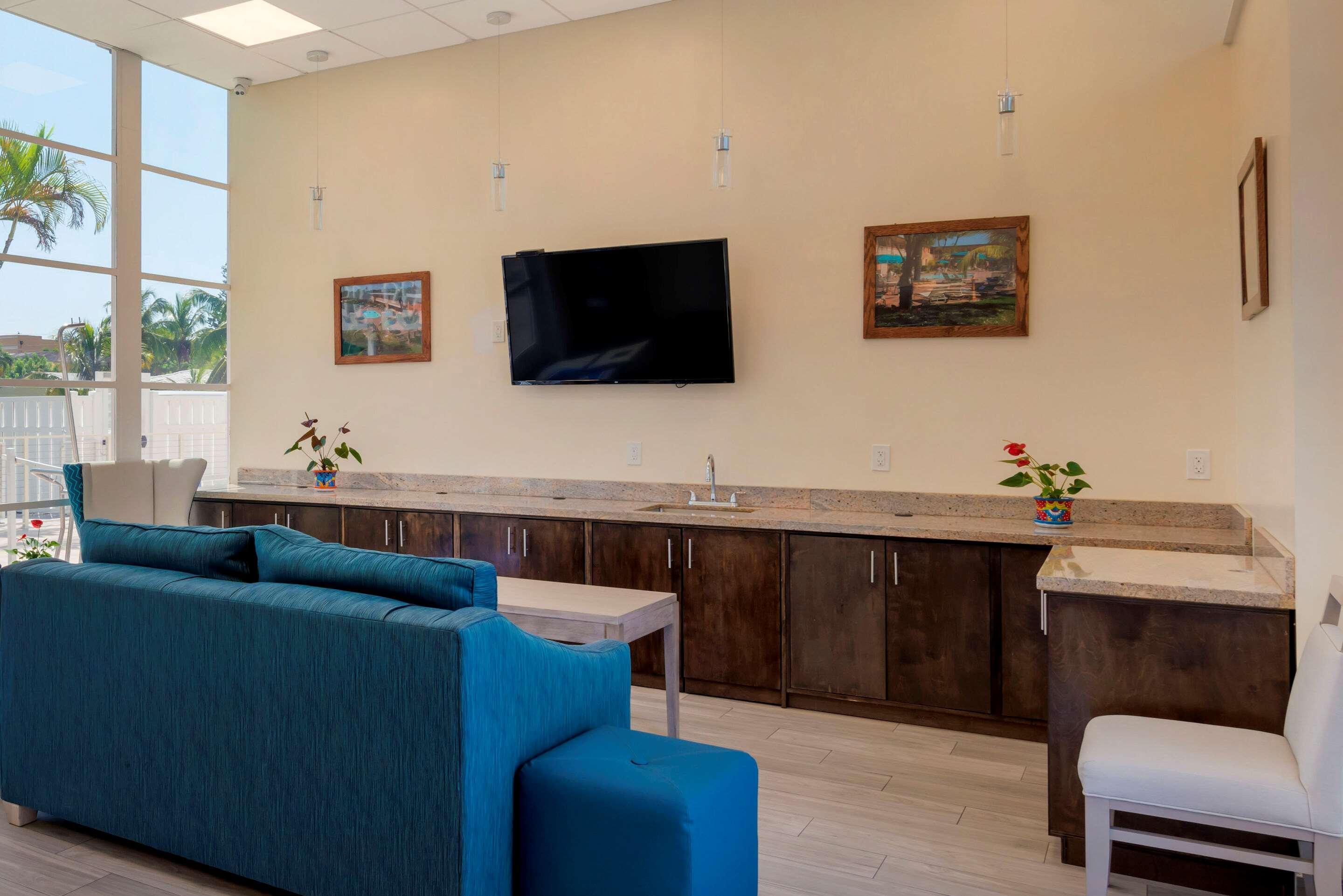 Downtown Hollywood Gardens Inn & Suites Dış mekan fotoğraf