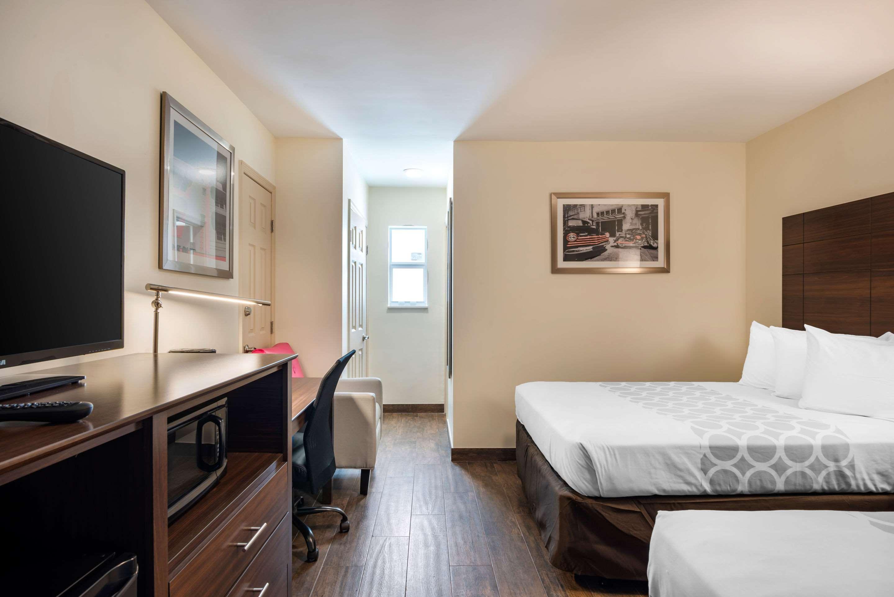 Downtown Hollywood Gardens Inn & Suites Dış mekan fotoğraf
