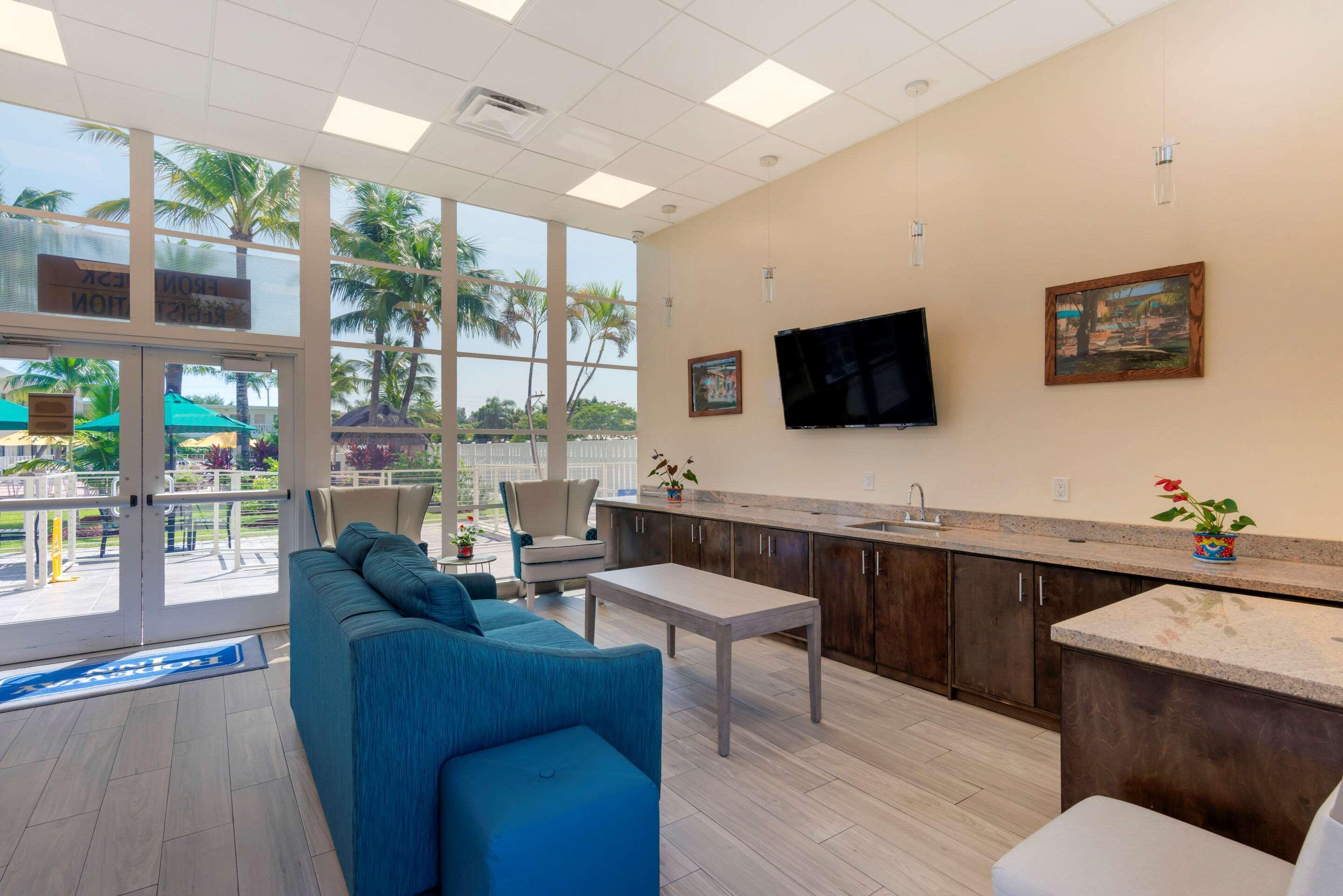 Downtown Hollywood Gardens Inn & Suites Dış mekan fotoğraf