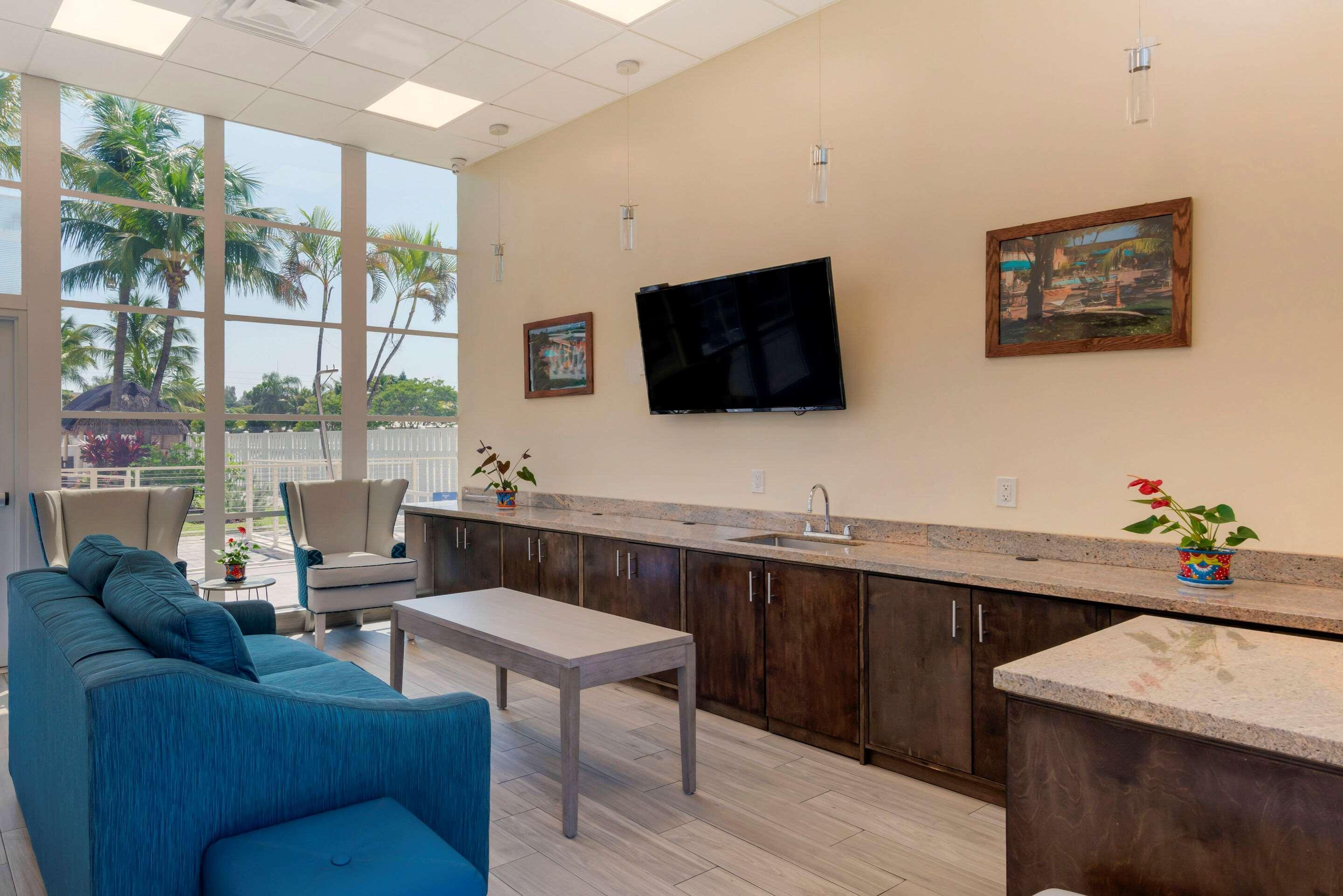 Downtown Hollywood Gardens Inn & Suites Dış mekan fotoğraf