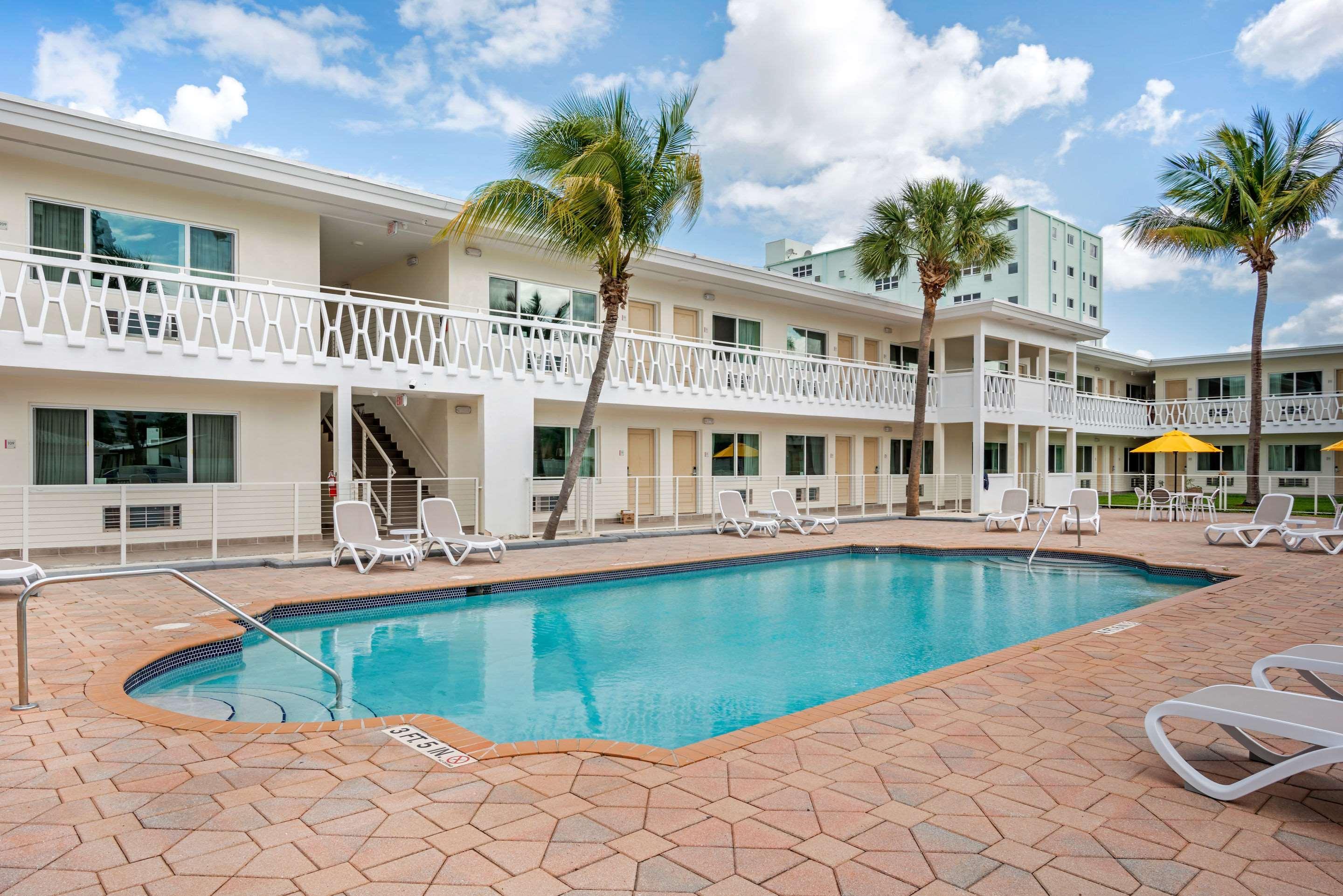 Downtown Hollywood Gardens Inn & Suites Dış mekan fotoğraf