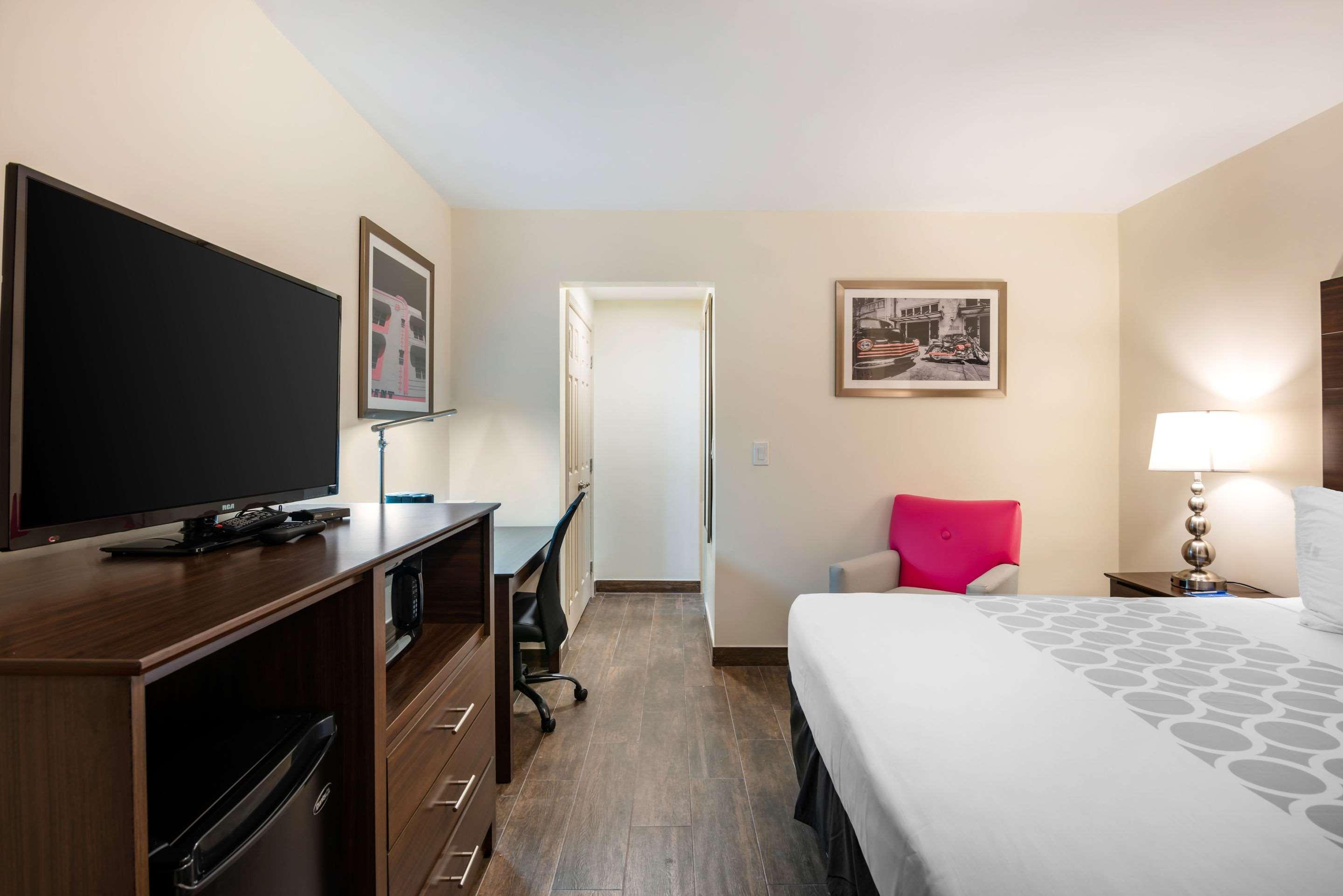 Downtown Hollywood Gardens Inn & Suites Dış mekan fotoğraf