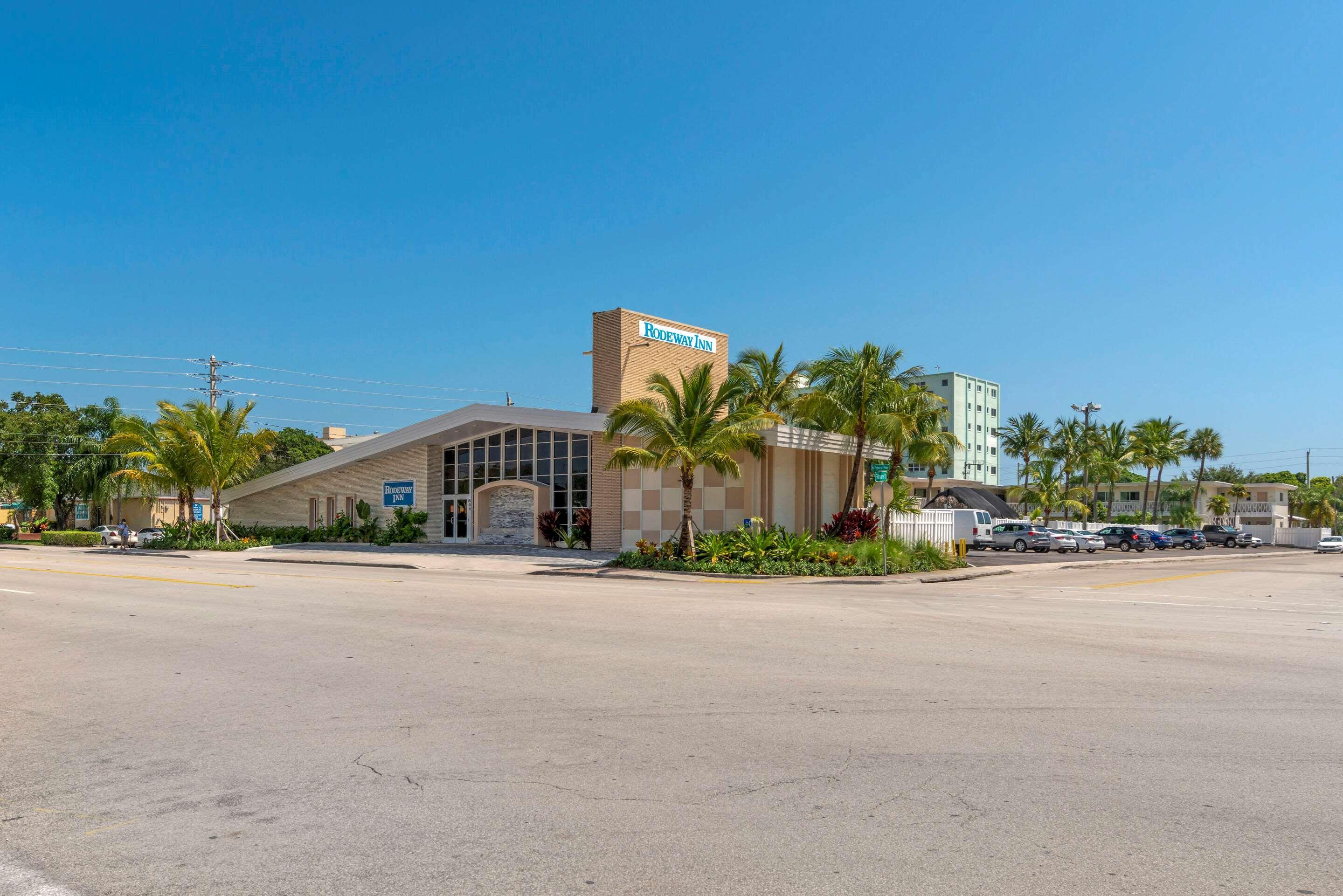Downtown Hollywood Gardens Inn & Suites Dış mekan fotoğraf