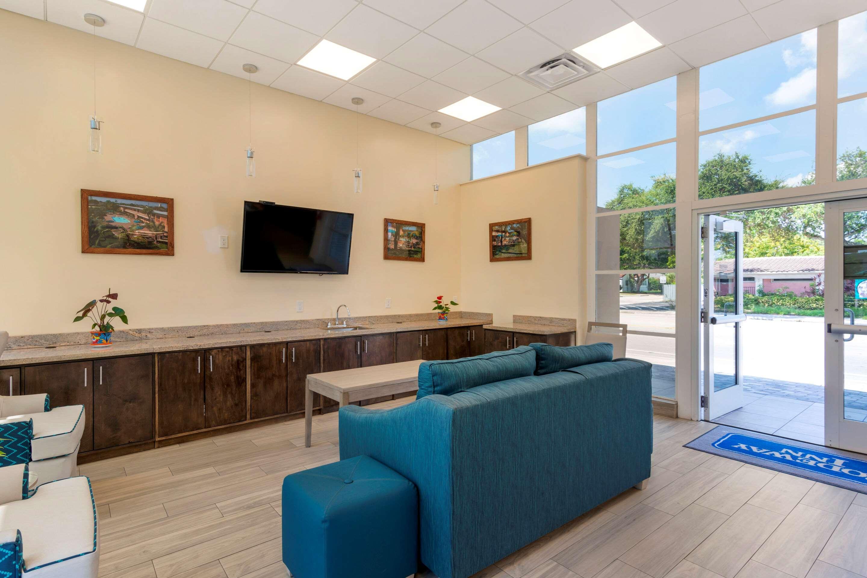 Downtown Hollywood Gardens Inn & Suites Dış mekan fotoğraf