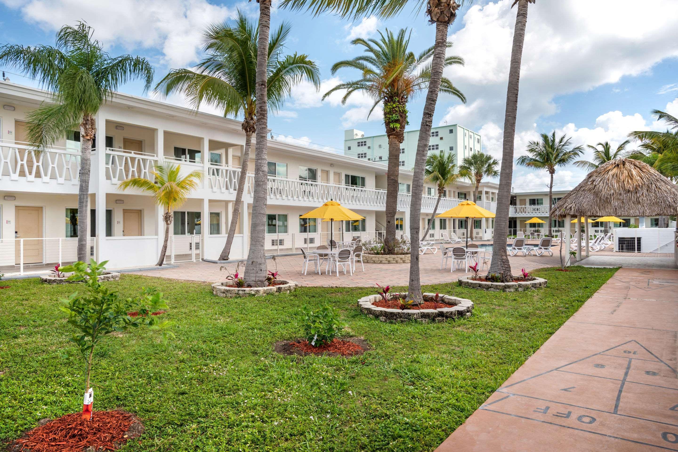 Downtown Hollywood Gardens Inn & Suites Dış mekan fotoğraf
