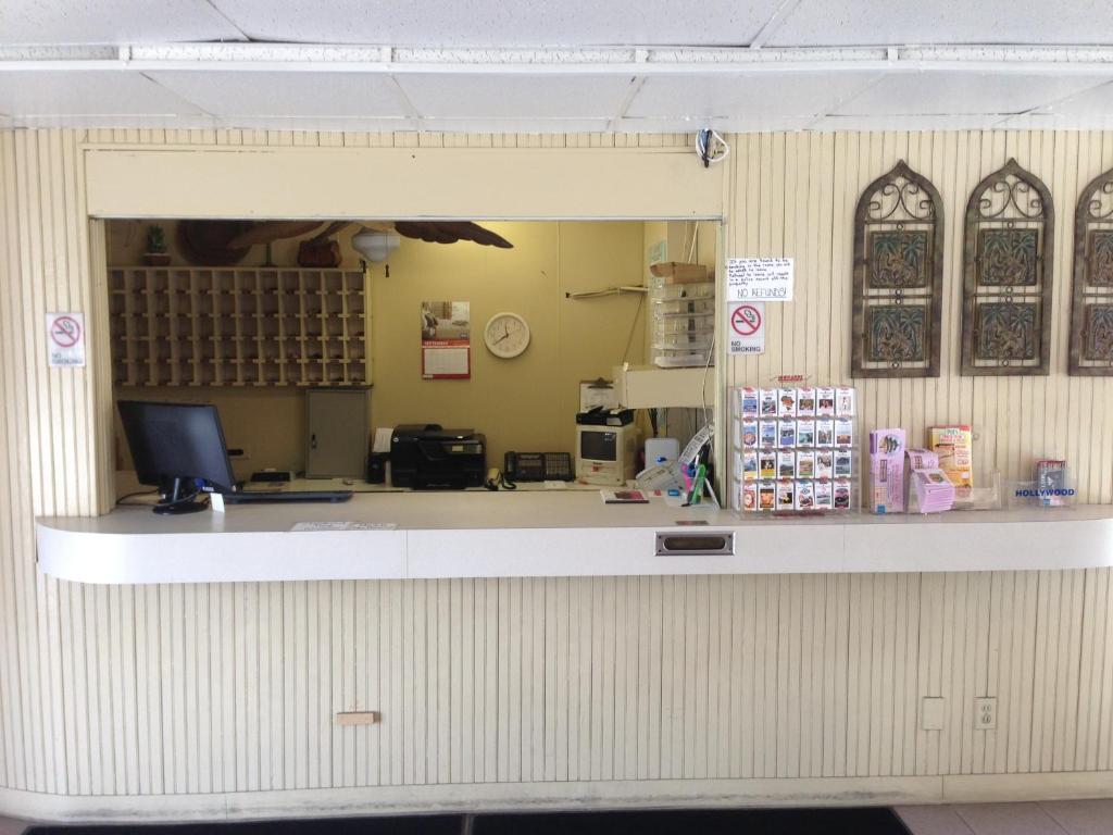 Downtown Hollywood Gardens Inn & Suites Dış mekan fotoğraf