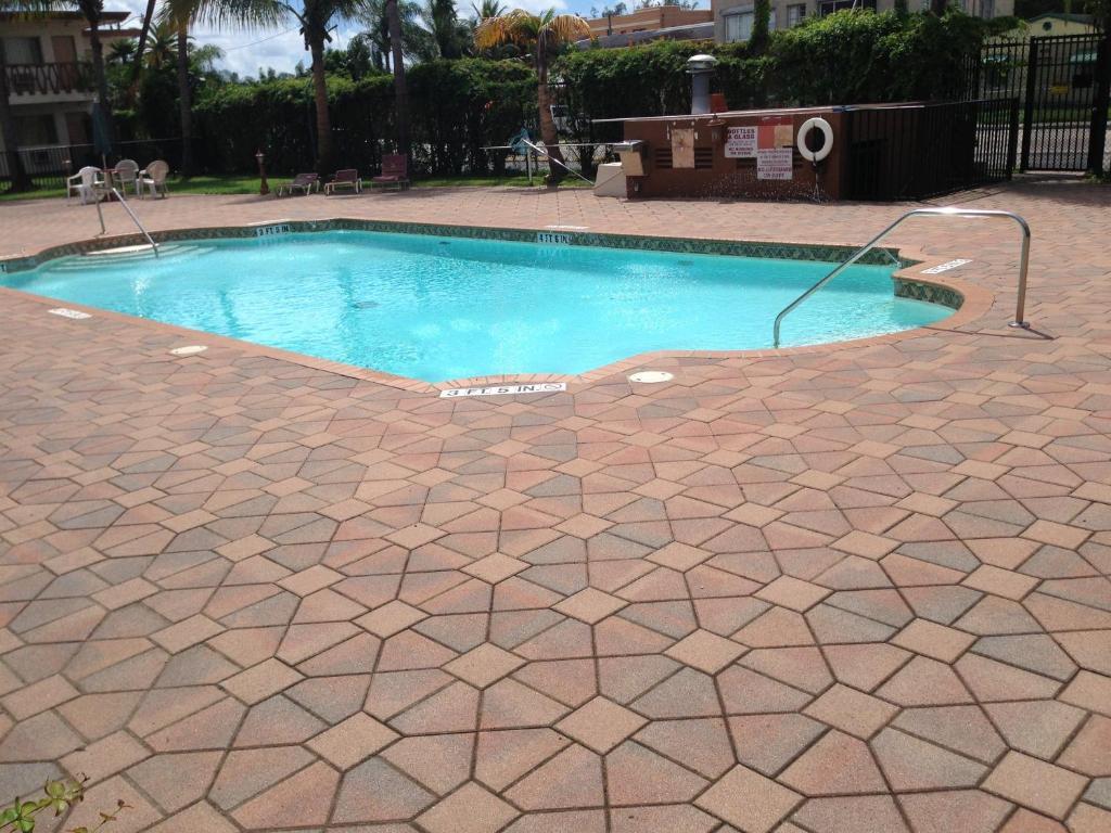 Downtown Hollywood Gardens Inn & Suites Dış mekan fotoğraf