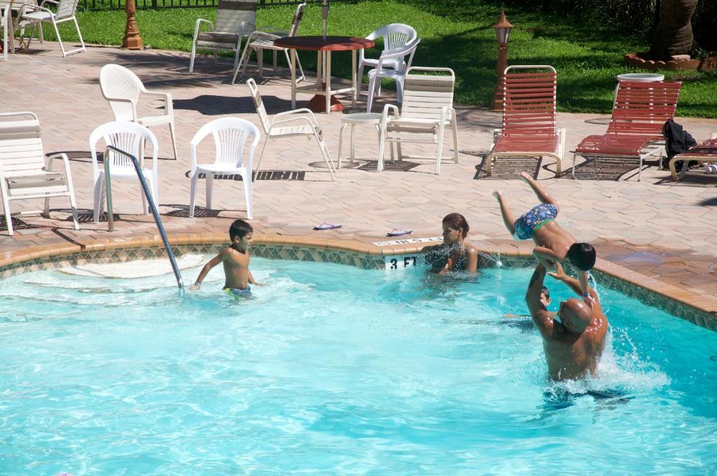 Downtown Hollywood Gardens Inn & Suites Dış mekan fotoğraf