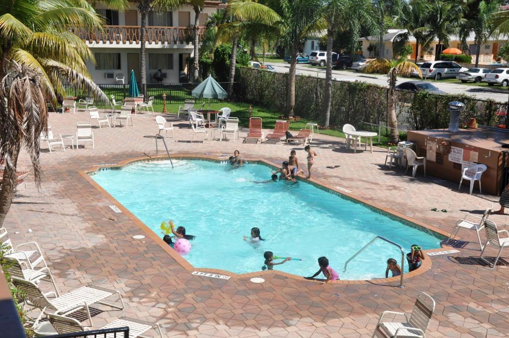 Downtown Hollywood Gardens Inn & Suites Dış mekan fotoğraf